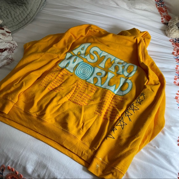 Yellow Travis Scott Astroworld tour hoodie - Picture 3 of 5